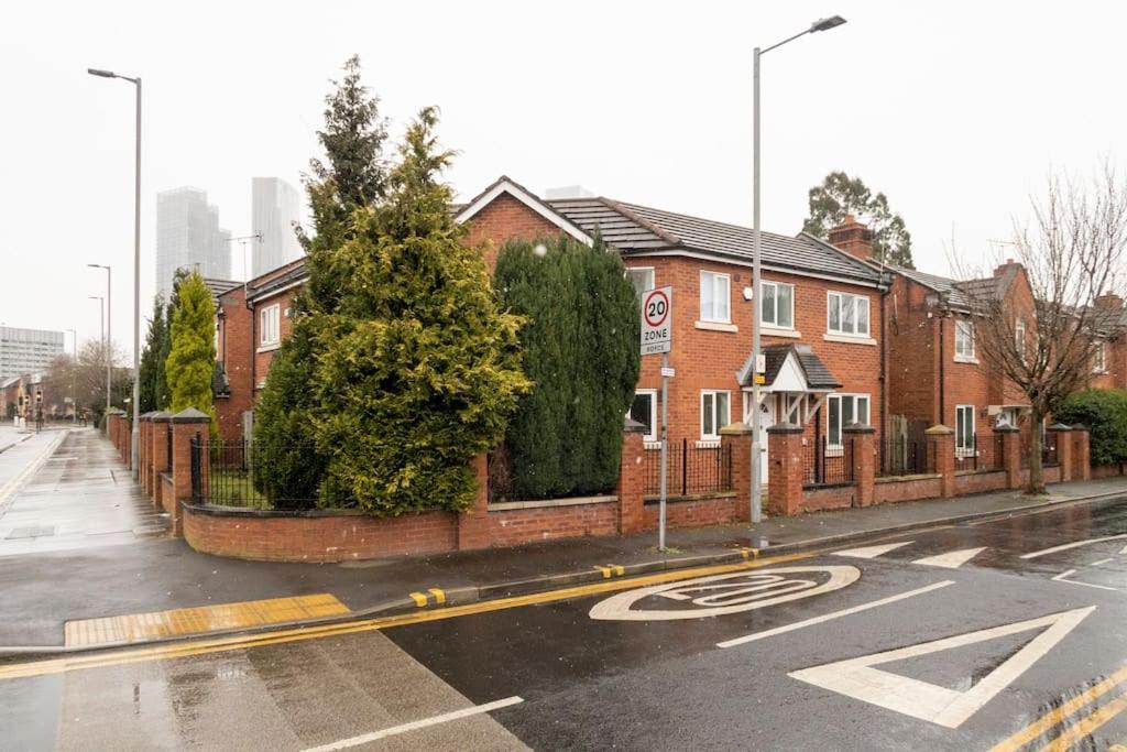 New Manchester Getaway Home - Free Gated Parking With Fob מראה חיצוני תמונה