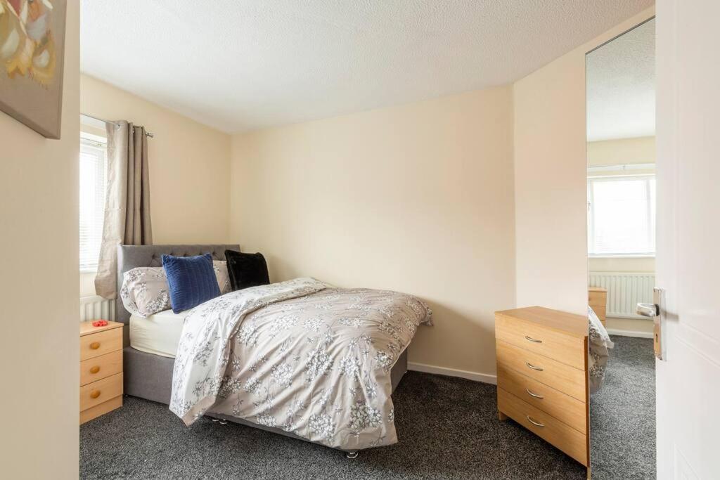 New Manchester Getaway Home - Free Gated Parking With Fob מראה חיצוני תמונה