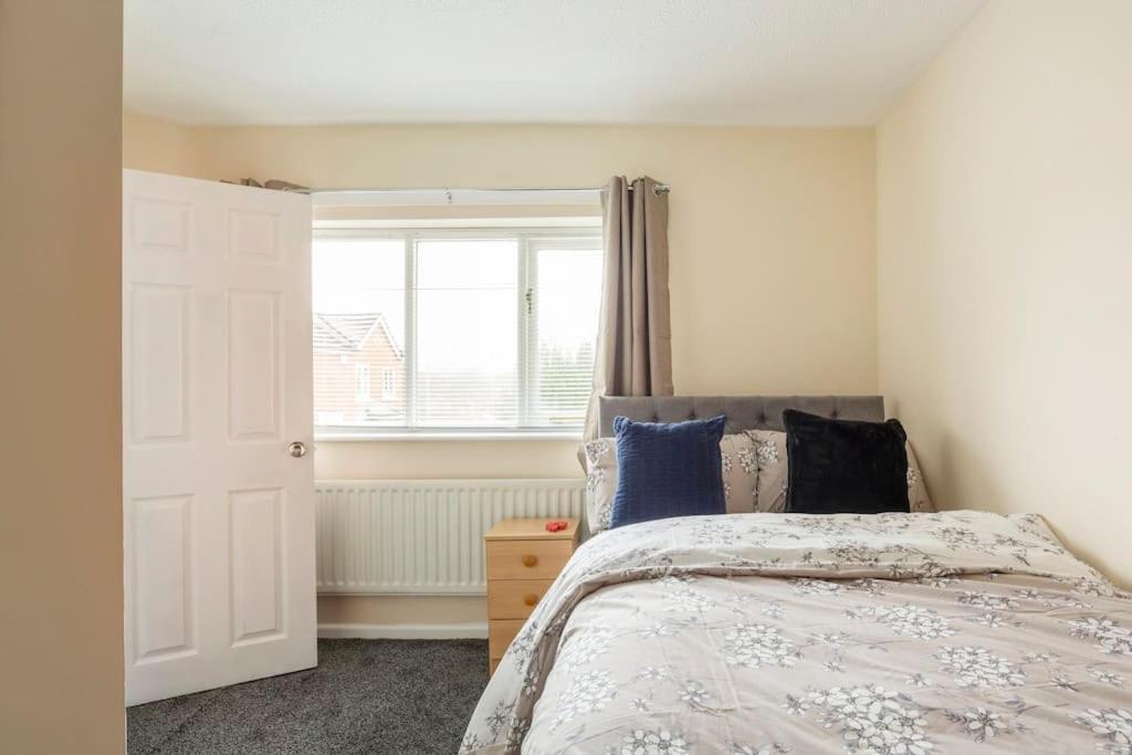 New Manchester Getaway Home - Free Gated Parking With Fob מראה חיצוני תמונה