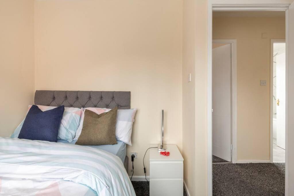New Manchester Getaway Home - Free Gated Parking With Fob מראה חיצוני תמונה