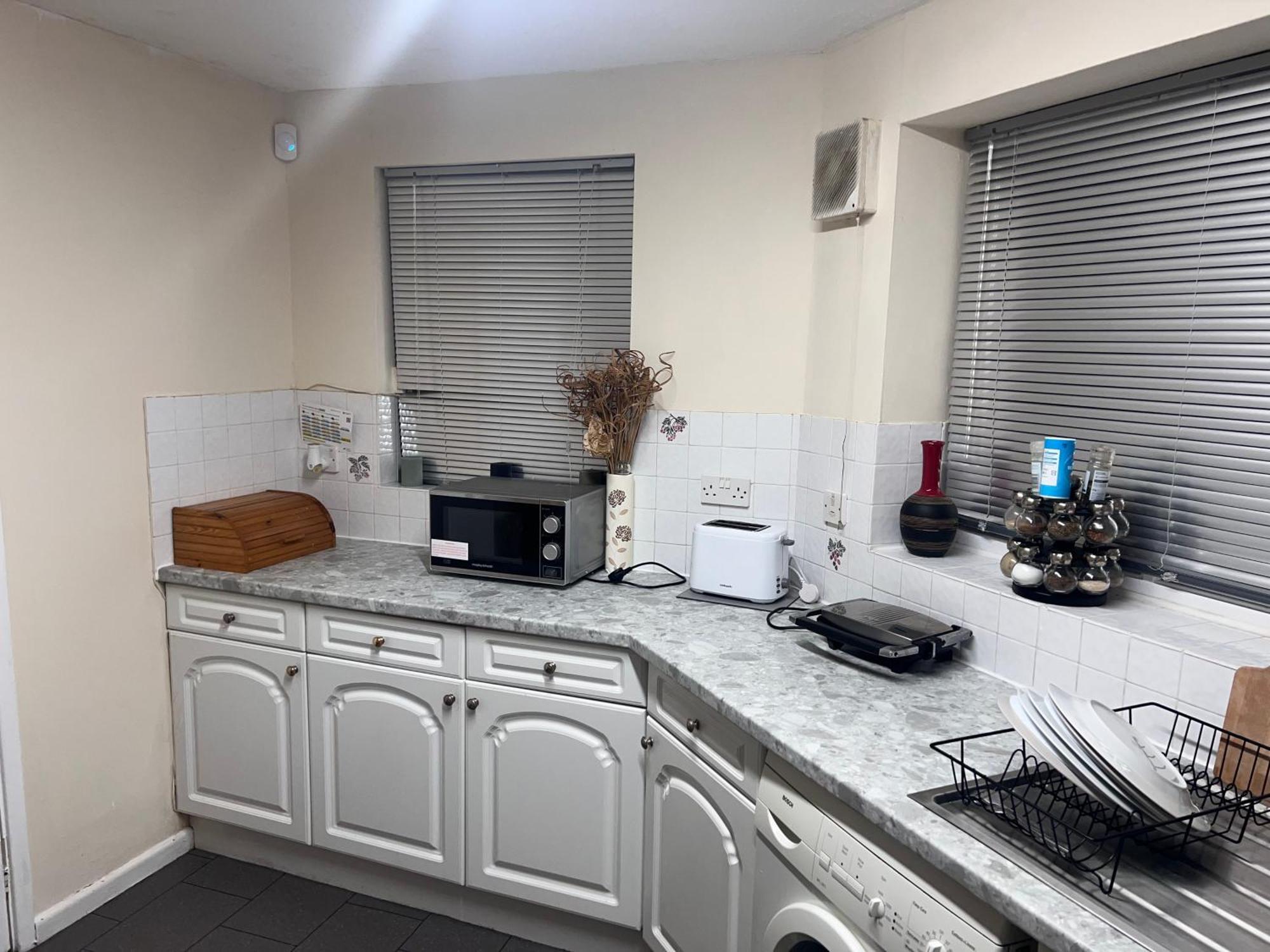 New Manchester Getaway Home - Free Gated Parking With Fob מראה חיצוני תמונה