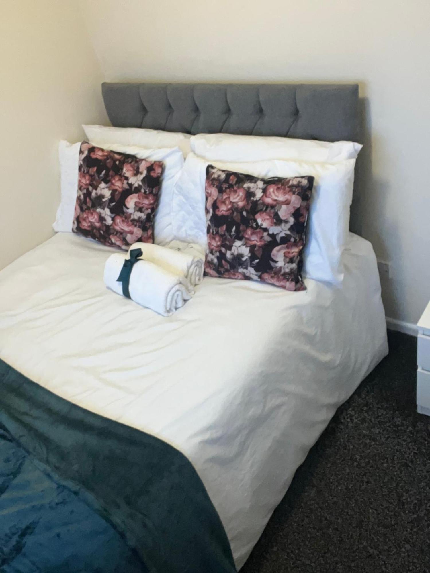 New Manchester Getaway Home - Free Gated Parking With Fob מראה חיצוני תמונה